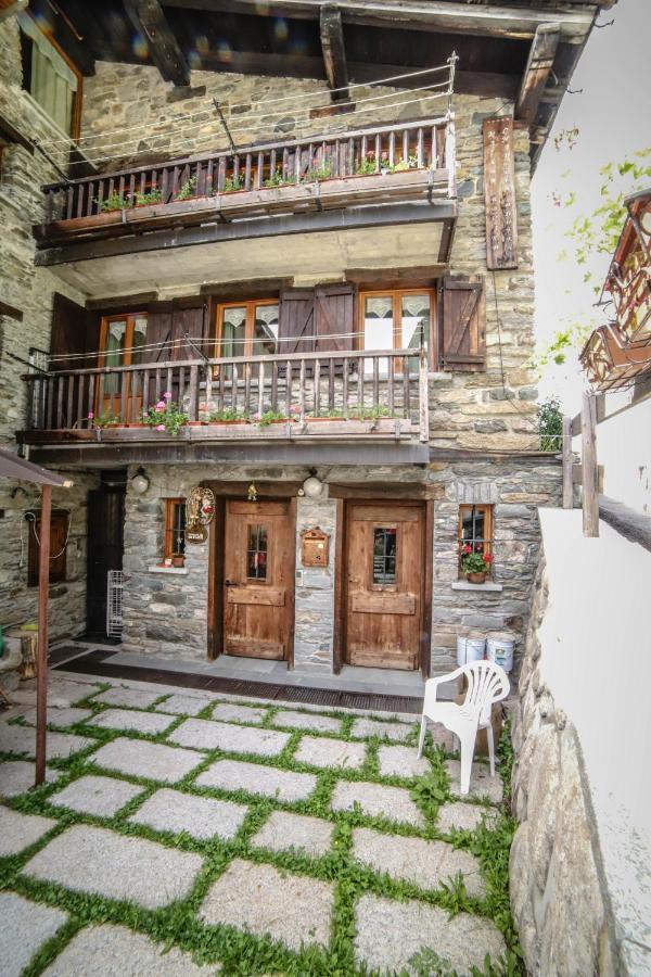 Antica Casa Di Montagna Maison Bovard Вальгризанш Экстерьер фото